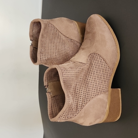 City classified tan size10 booties women's Perforated Ankle Boots suede zipper - Picture 6 of 12